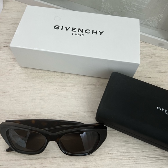 Givenchy Accessories - Givanchy cat eye sunglasses
